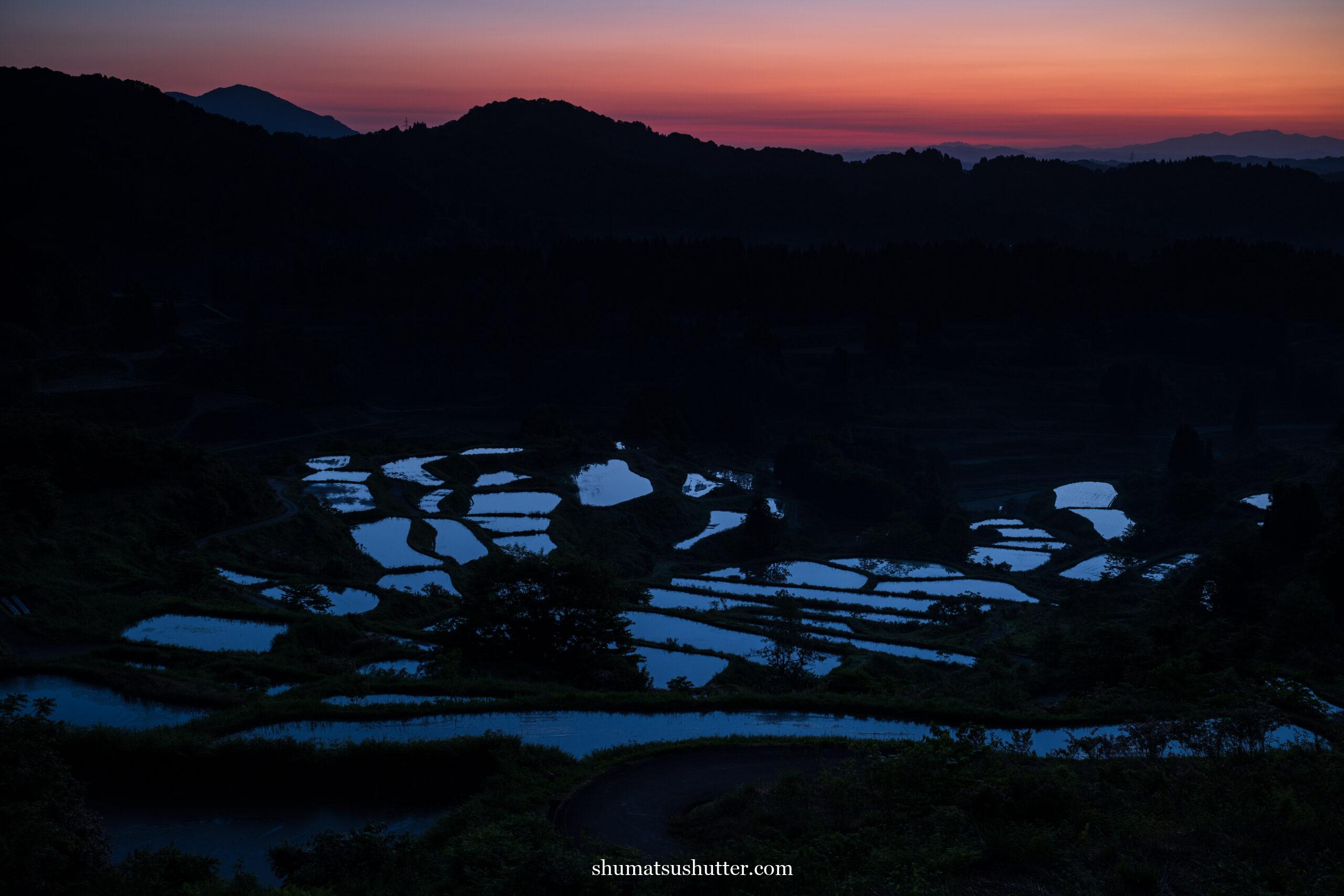 夜明け前の星峠の棚田